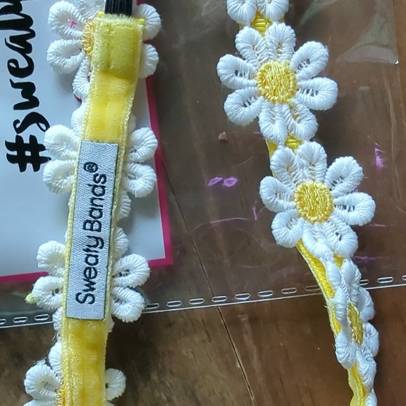 Daisy Chain Headband | Yellow | 3/8 Inch - Picture 2 of 3